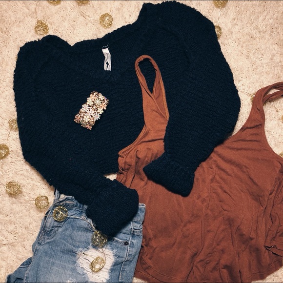 soft navy sweater - Picture 1 of 3